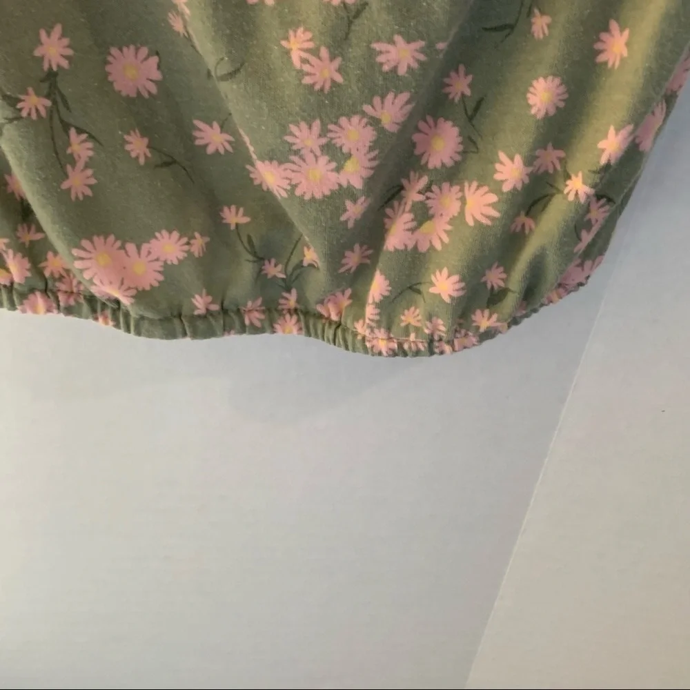 The Children’s Place Girl blouse olive & pink flowers. Size 5/6